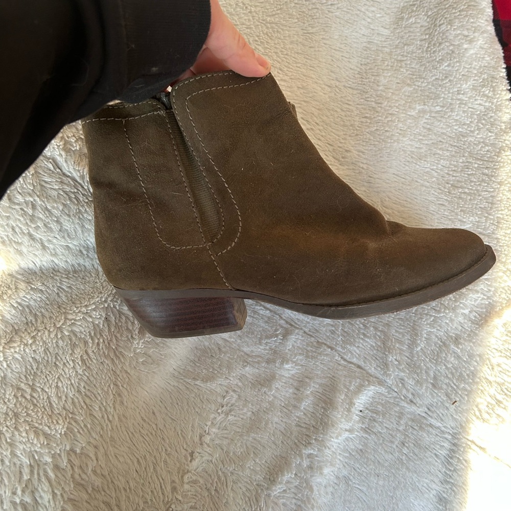 Women’s 7.5 suede olive green booties.